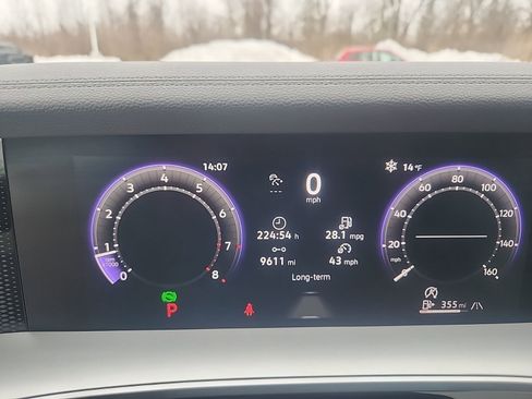 Used 2025 Volkswagen Tiguan SE image 17