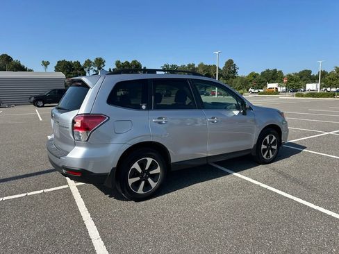 Used 2017 Subaru Forester 2.5i Limited AWD/4WD image 5