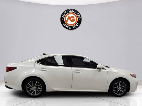 Used 2018 Lexus ES 350 w/ Luxury Package w/Wood Trim image 8