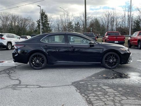 Used 2021 Toyota Camry XSE image 6