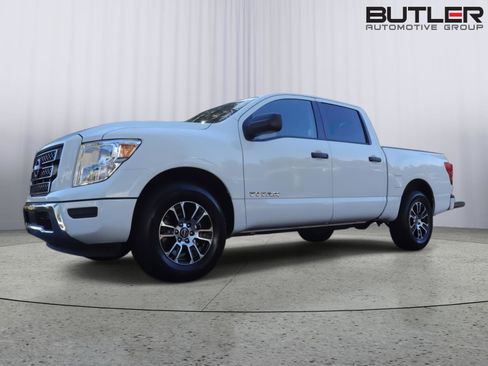 Used 2023 Nissan Titan SV image 38