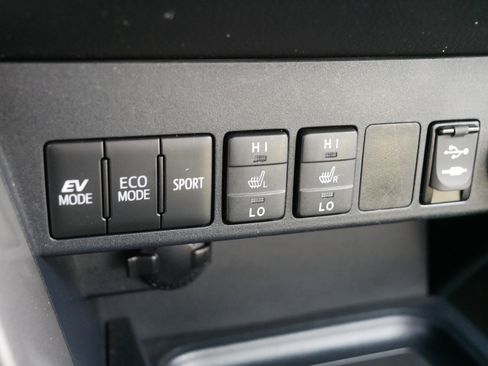Used 2016 Toyota RAV4 Limited w/ Advanced Technology Package AWD/4WD image 28