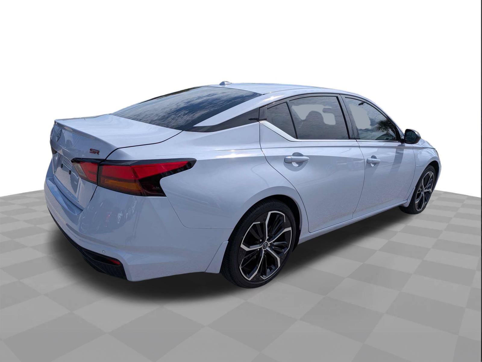 Used 2024 Nissan Altima 2.5 SR w/ SR Premium Package FWD image 4