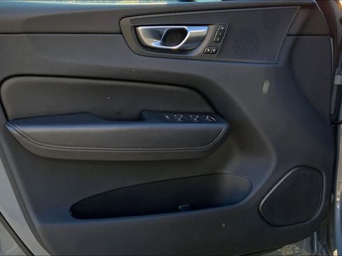 Used 2024 Volvo XC60 B5 Plus image 21