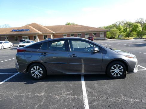 Used 2017 Toyota Prius Prime Plus FWD image 4