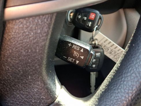 Used 2013 Toyota Camry LE image 22