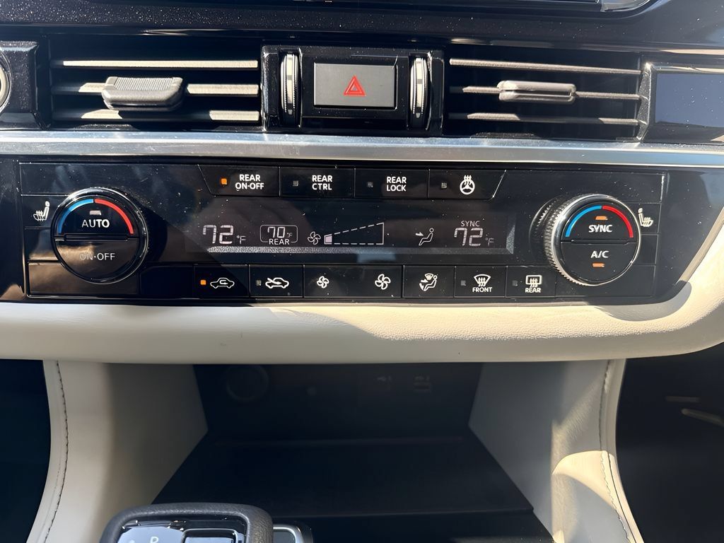Used 2023 Nissan Pathfinder SL AWD/4WD image 23