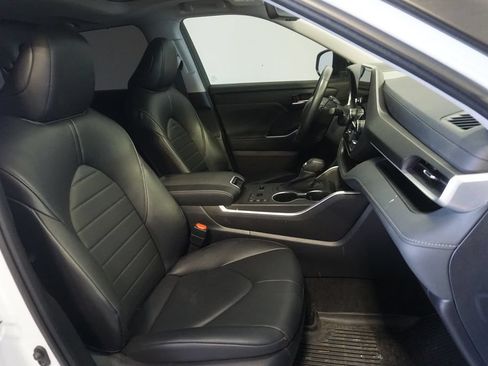 Used 2023 Toyota Highlander XLE AWD/4WD image 23