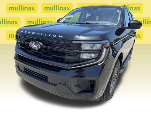 Used 2025 Ford Expedition Active RWD image 10