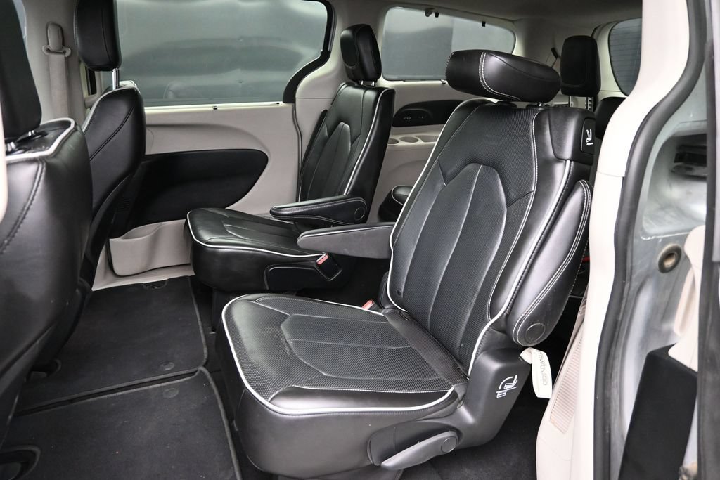 Used 2022 Chrysler Pacifica Limited AWD/4WD image 19