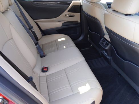 Used 2019 Lexus ES 350 Ultra Luxury image 31