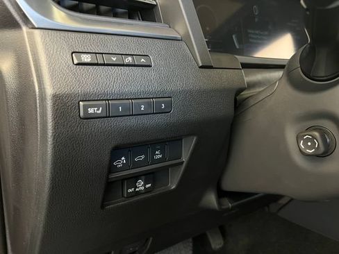 Used 2025 Lexus GX 550 w/ Accessory Package (2T) AWD/4WD image 31