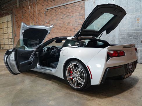Used 2015 Chevrolet Corvette Stingray Coupe w/ Battery Protection Package RWD image 28