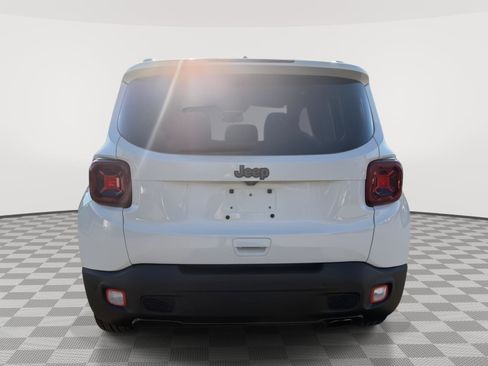 Used 2021 Jeep Renegade Latitude image 4