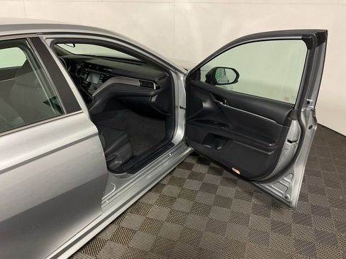 Used 2018 Toyota Camry SE image 32