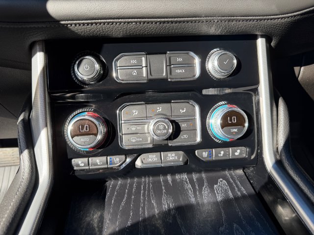 Used 2021 GMC Yukon XL Denali AWD/4WD image 16