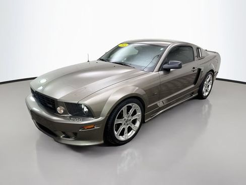 Used 2005 Ford Mustang GT RWD image 3