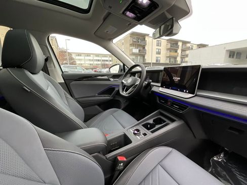 New 2026 Volkswagen Tiguan SE image 18