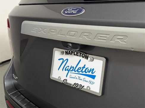Used 2023 Ford Explorer XLT image 8