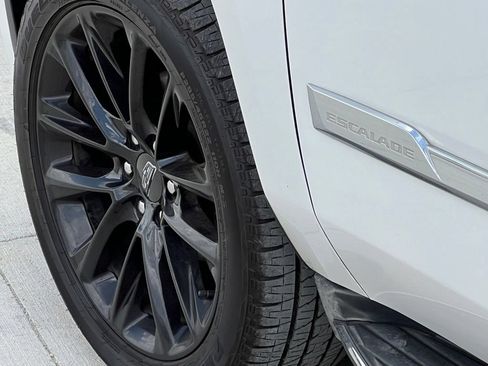Used 2018 Cadillac Escalade ESV Luxury AWD/4WD image 14