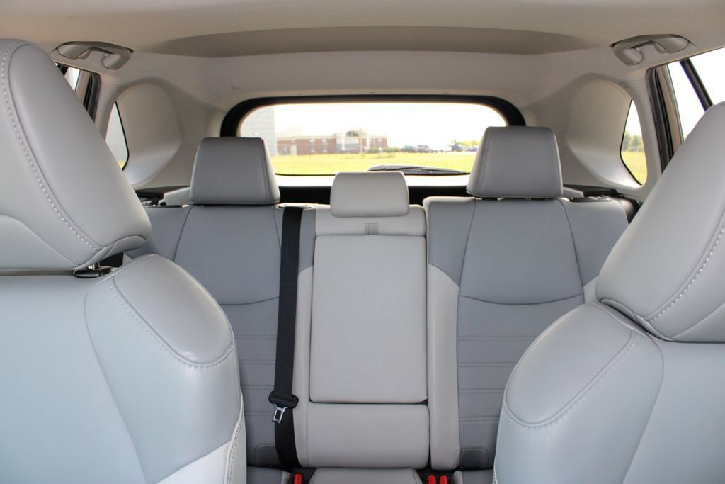 Used 2019 Toyota RAV4 XLE Premium FWD image 15