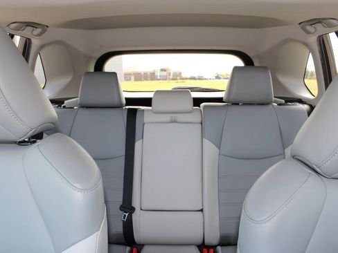 Used 2019 Toyota RAV4 XLE Premium FWD image 15