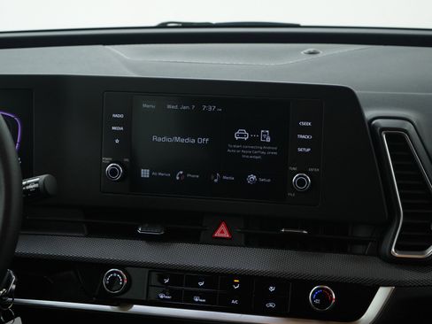 Used 2024 Kia Sportage LX image 17