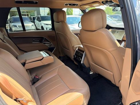 Used 2025 Land Rover Range Rover SE AWD/4WD image 10