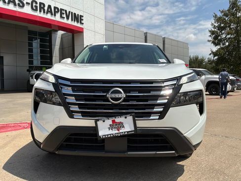 Used 2025 Nissan Rogue SV AWD/4WD image 3
