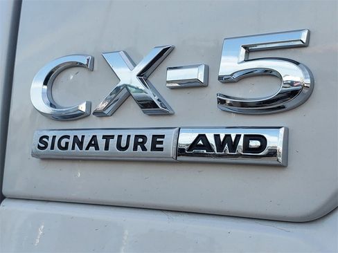 New 2025 MAZDA CX-5 Signature image 6