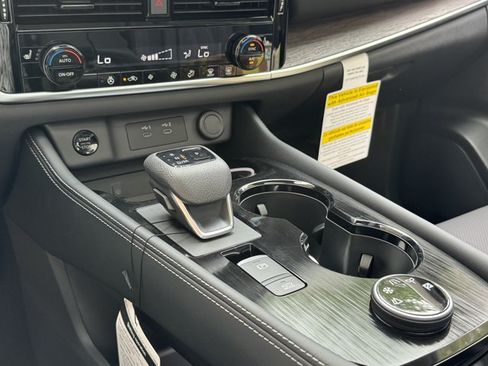 New 2026 Nissan Rogue Platinum AWD/4WD image 13