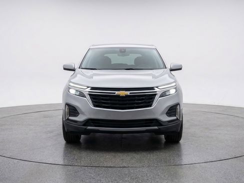 Used 2025 Chevrolet Equinox LT image 2