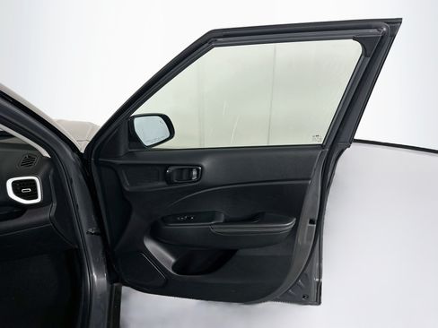 Used 2025 Hyundai Venue Limited FWD image 31
