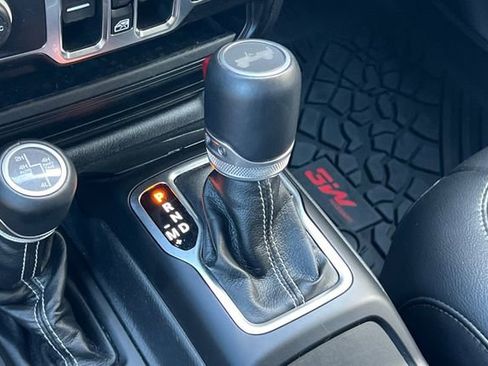 Used 2023 Jeep Wrangler Unlimited Sahara image 25