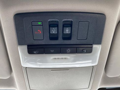 Used 2022 Nissan Rogue SV w/ SV Premium Package AWD/4WD image 36