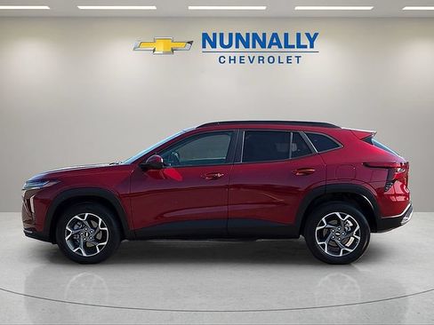 Used 2025 Chevrolet Trax LT w/ Driver Confidence Package FWD image 2