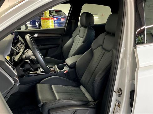 Certified 2025 Audi Q5 2.0T Premium image 27