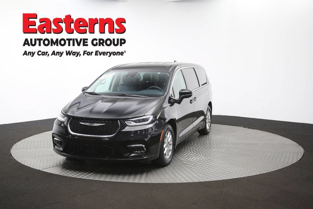 Used 2023 Chrysler Pacifica Touring-L FWD image 56