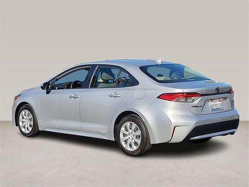 Used 2022 Toyota Corolla LE image 6