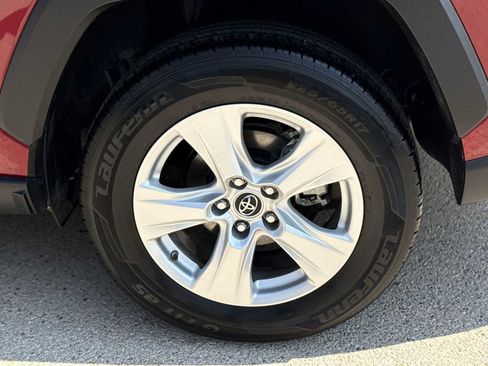 Used 2019 Toyota RAV4 XLE w/ Convenience Package FWD image 12