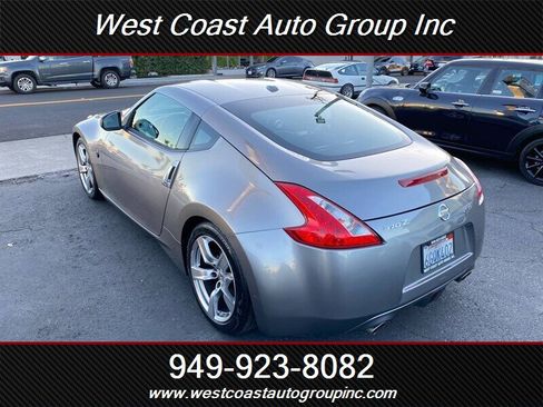 Used 2009 Nissan 370Z Touring image 4