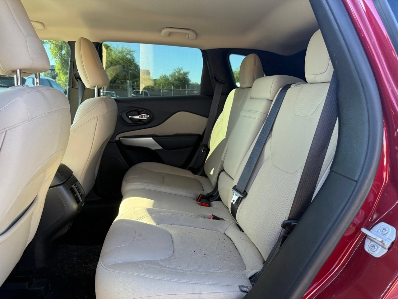 Used 2017 Jeep Cherokee Latitude FWD image 9