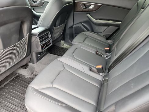 Used 2022 Audi Q8 Prestige w/ Prestige Package AWD/4WD image 9