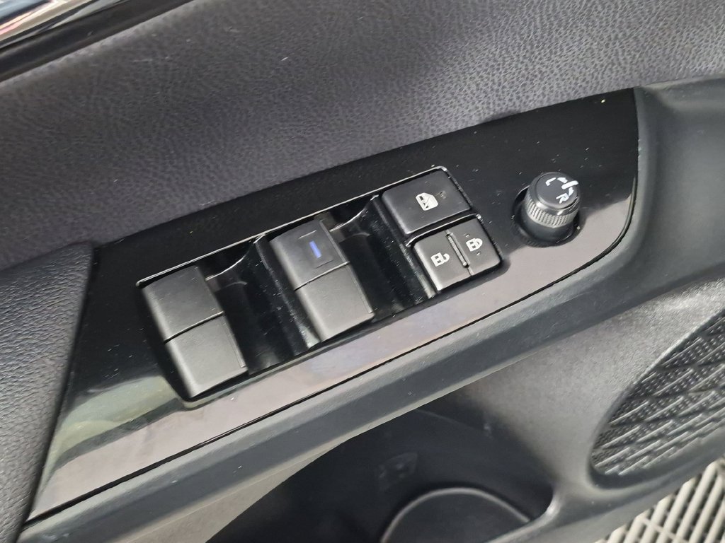 Used 2021 Toyota Prius LE FWD image 14