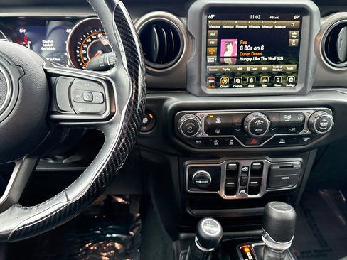 Used 2022 Jeep Gladiator Willys image 29