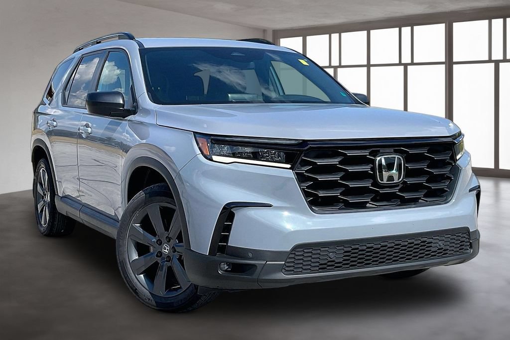 Certified 2025 Honda Pilot Sport image 3