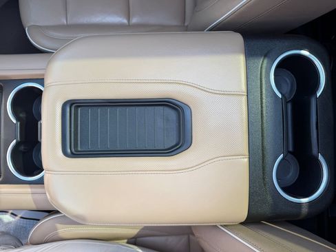Used 2021 Chevrolet Suburban Premier w/ Premium Package AWD/4WD image 34