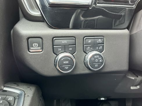 Used 2024 GMC Sierra 1500 SLT AWD/4WD image 13