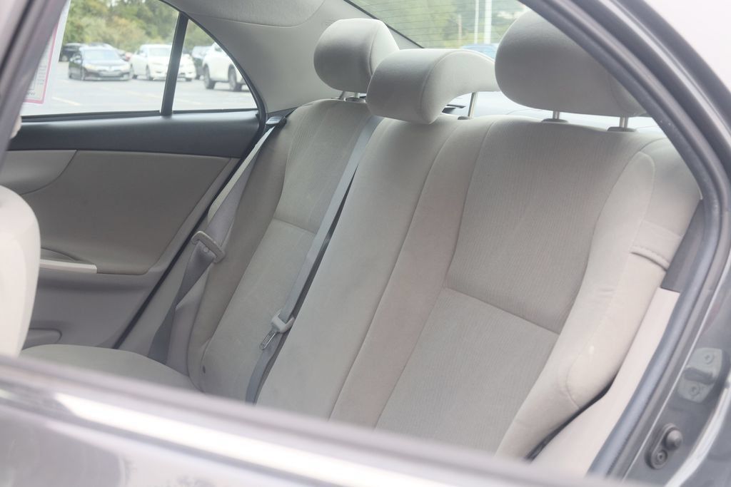 Used 2013 Toyota Corolla LE FWD image 22