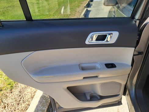 Used 2011 Ford Explorer XLT image 22